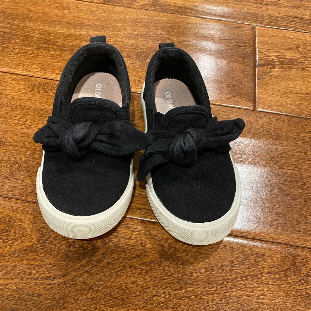 ⭐️ 3 for $15 ⭐️ Knot Slip On Sneaker / size 6